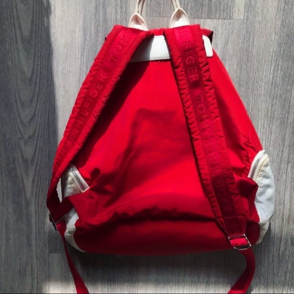 [SOLD] TOMMY HILFIGER BACKPACK - Picture 2 of 3